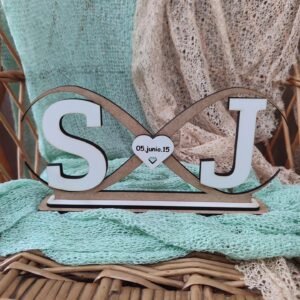 Iniciales con infinito y fecha