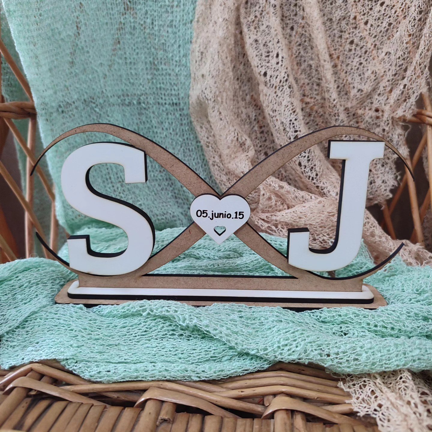 Iniciales con infinito y fecha