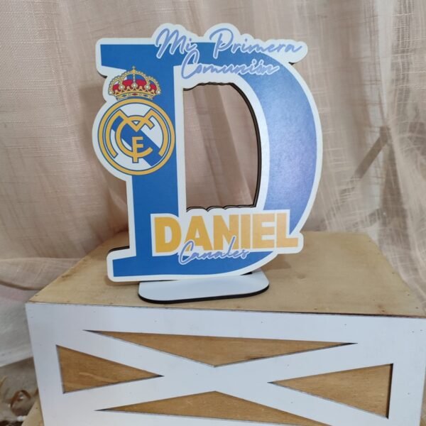 Inicial con escudo y nombre - Imagen 2