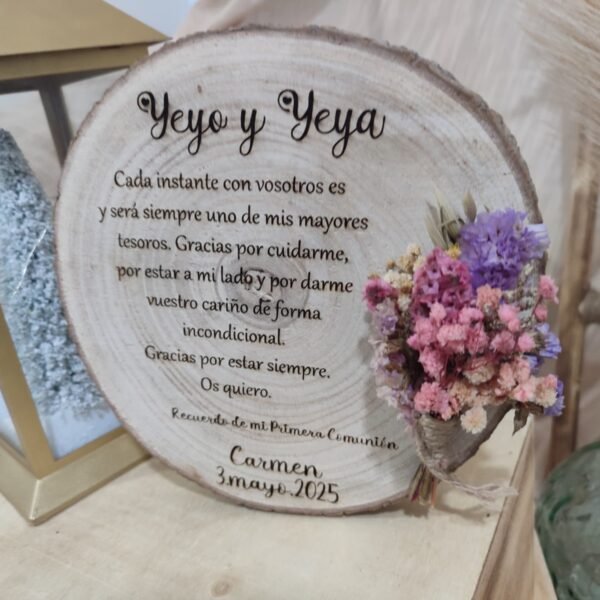 Rodaja de madera con dedicatoria