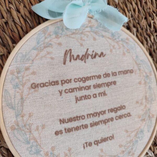 Bastidor de madera con dedicatoria en tela - Imagen 3