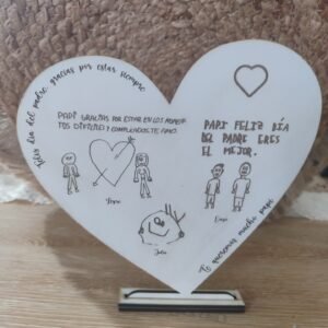 Corazón con dibujos grabados