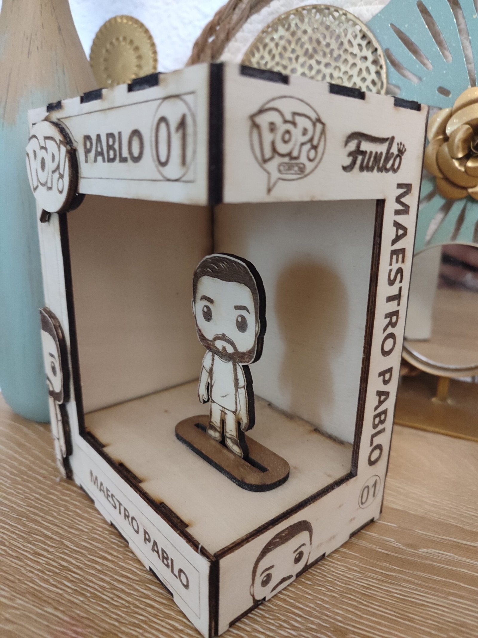Funko con caja de madera personalizado - Imagen 4