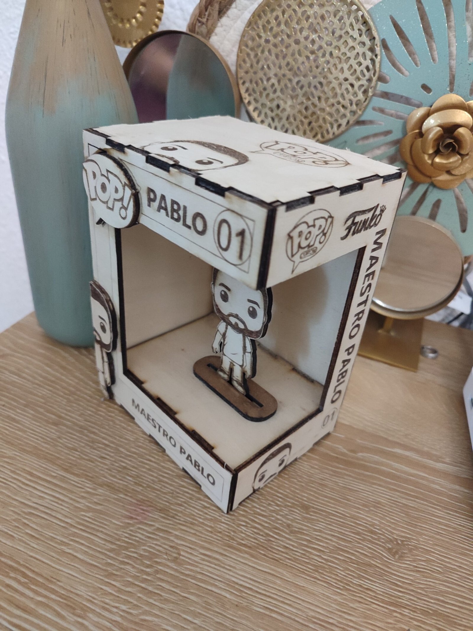 Funko con caja de madera personalizado - Imagen 5